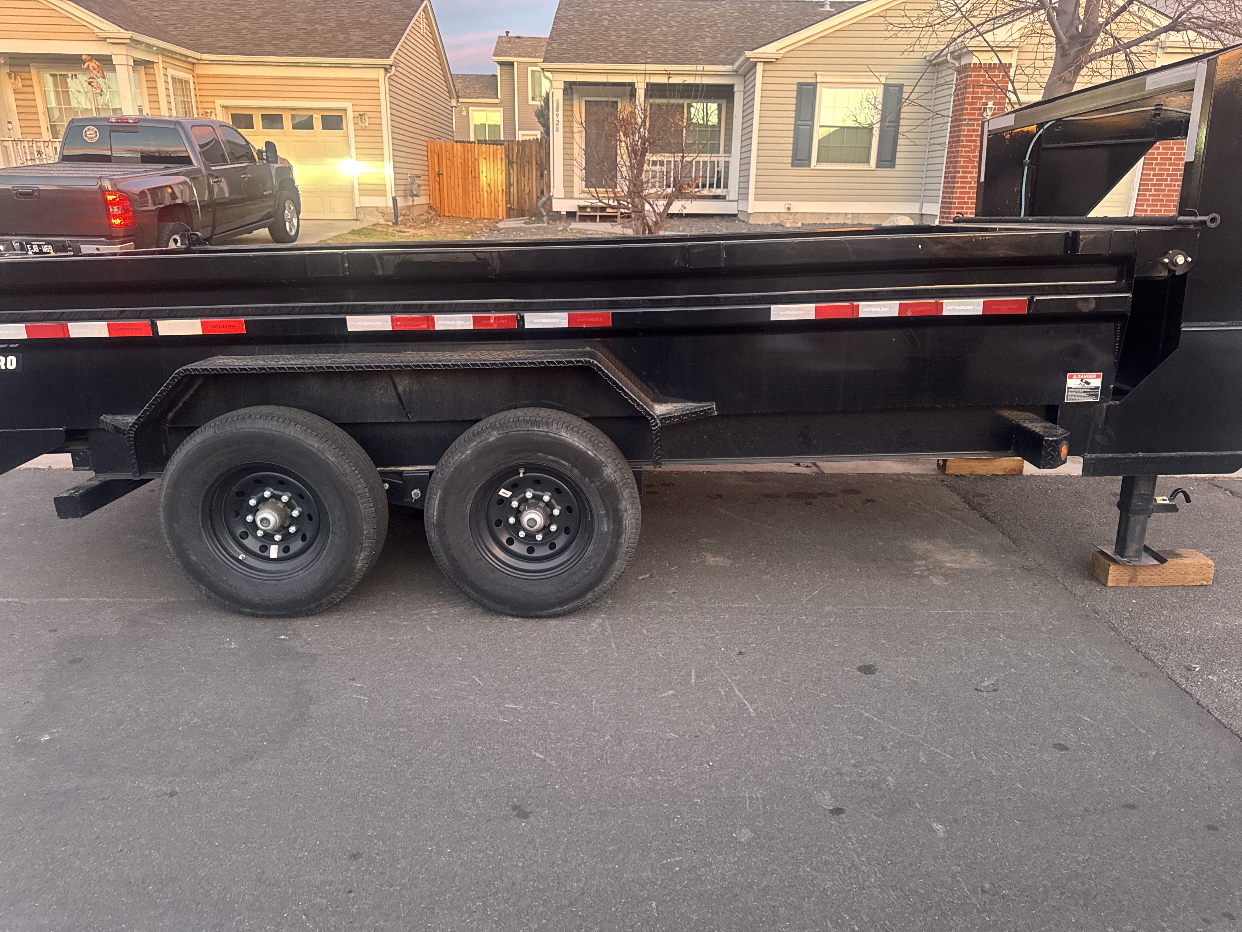 7x14ft Gooseneck Dump Trailer thumbnail view 4 - car hauler trailer rental